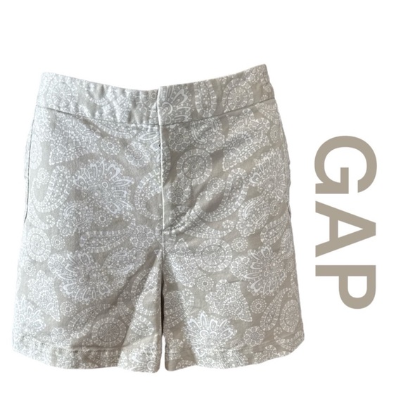 GAP Pants - GAP Light Tan & White Paisley Print Shorts, Size 14.